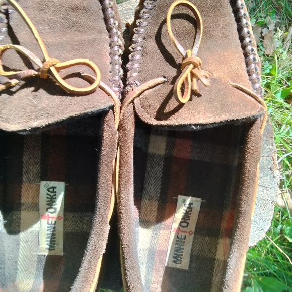 🐮Sale!🐮Men's Minnetonka Slippers in size 11 - Picture 3 of 3